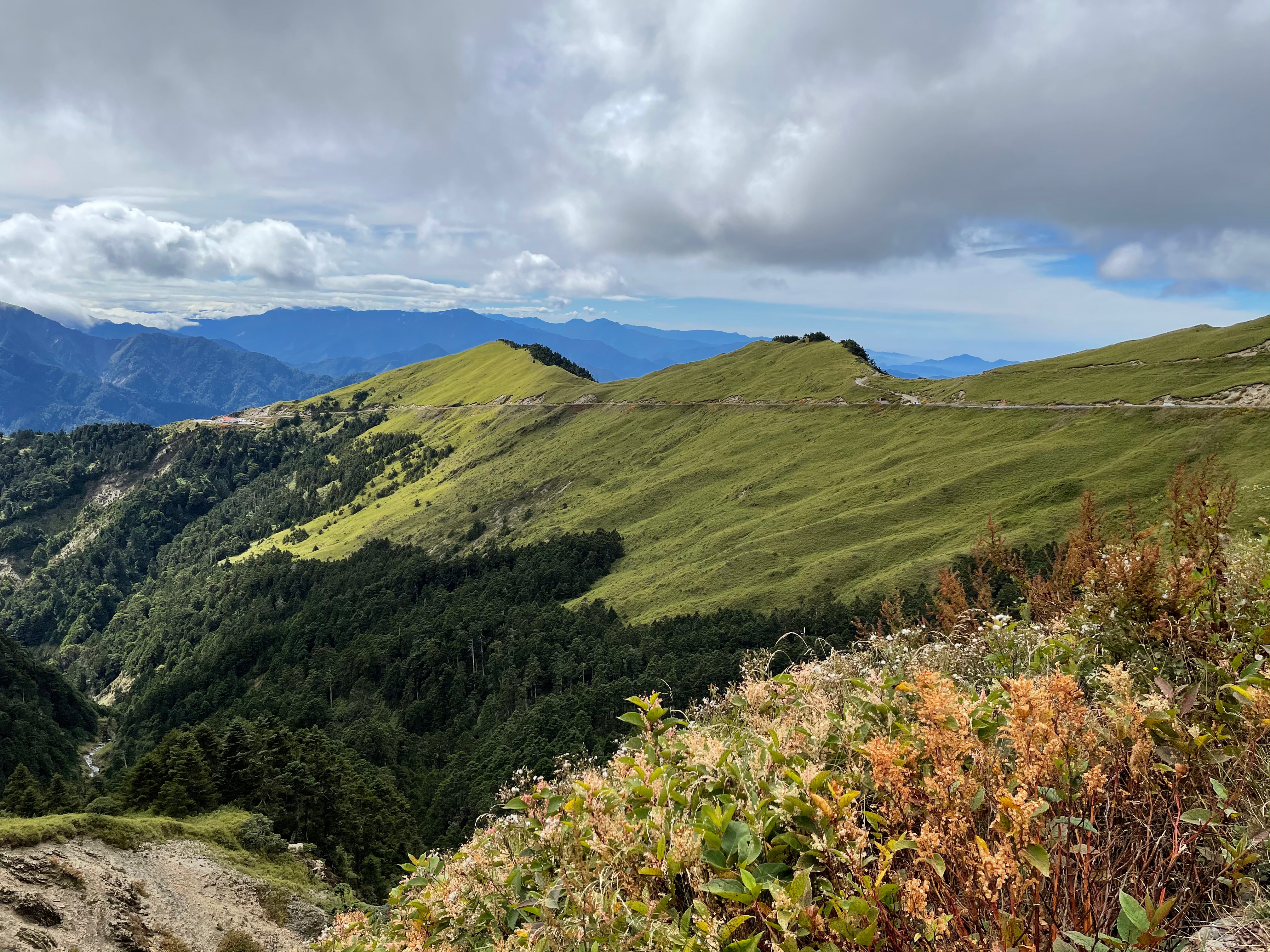 Beyond Taipei (I): From Towering Peaks to Night Market Delights